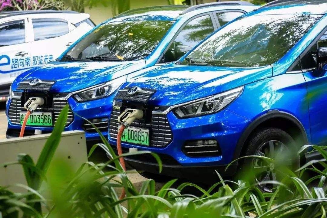 燃油车禁售时间公布，全国网友一片沸腾，刚买国6的车主要哭了