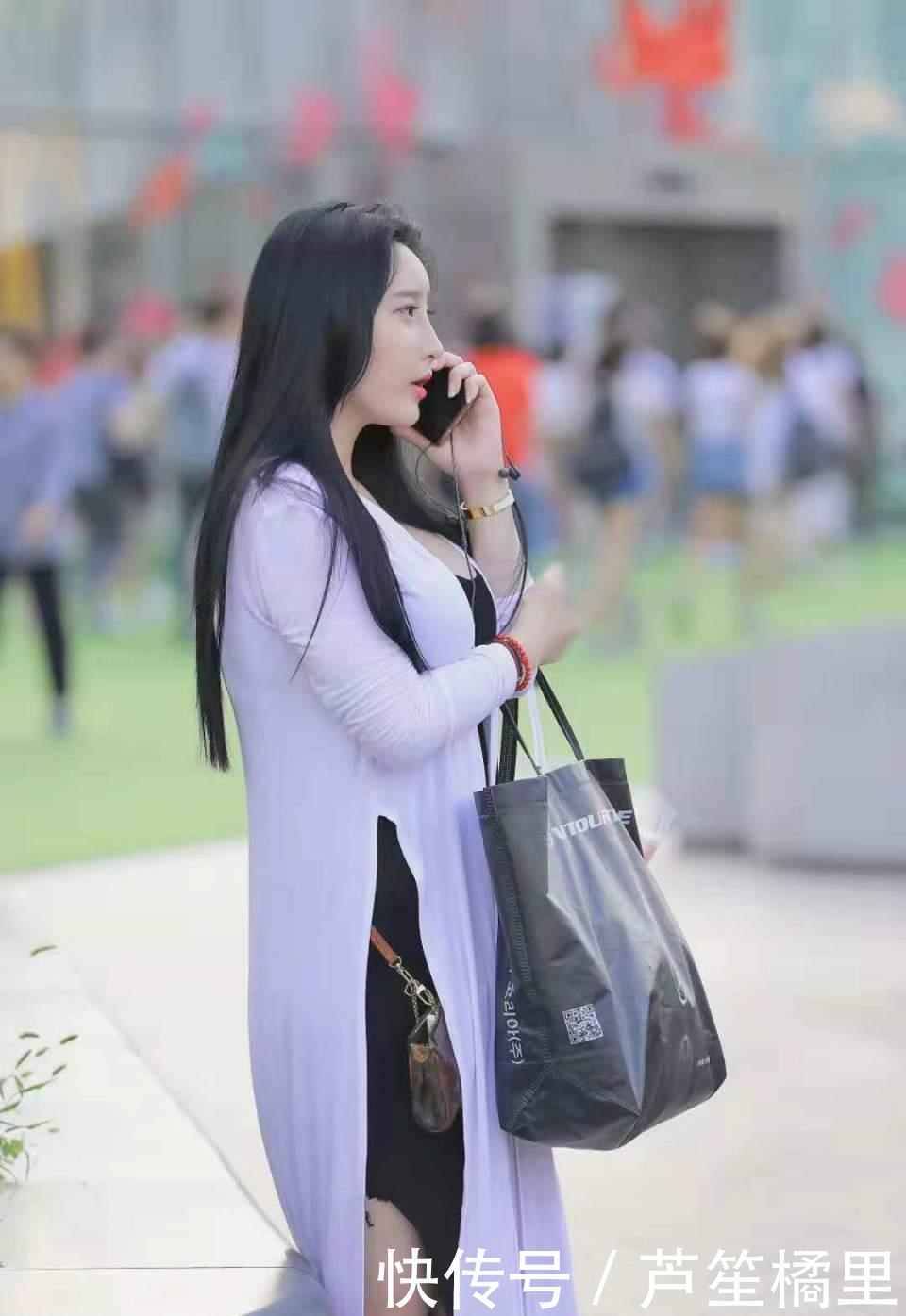 [ 瞬间]清新脱俗瞬间变得不一样！，街拍：小姐姐穿连衣裙出街