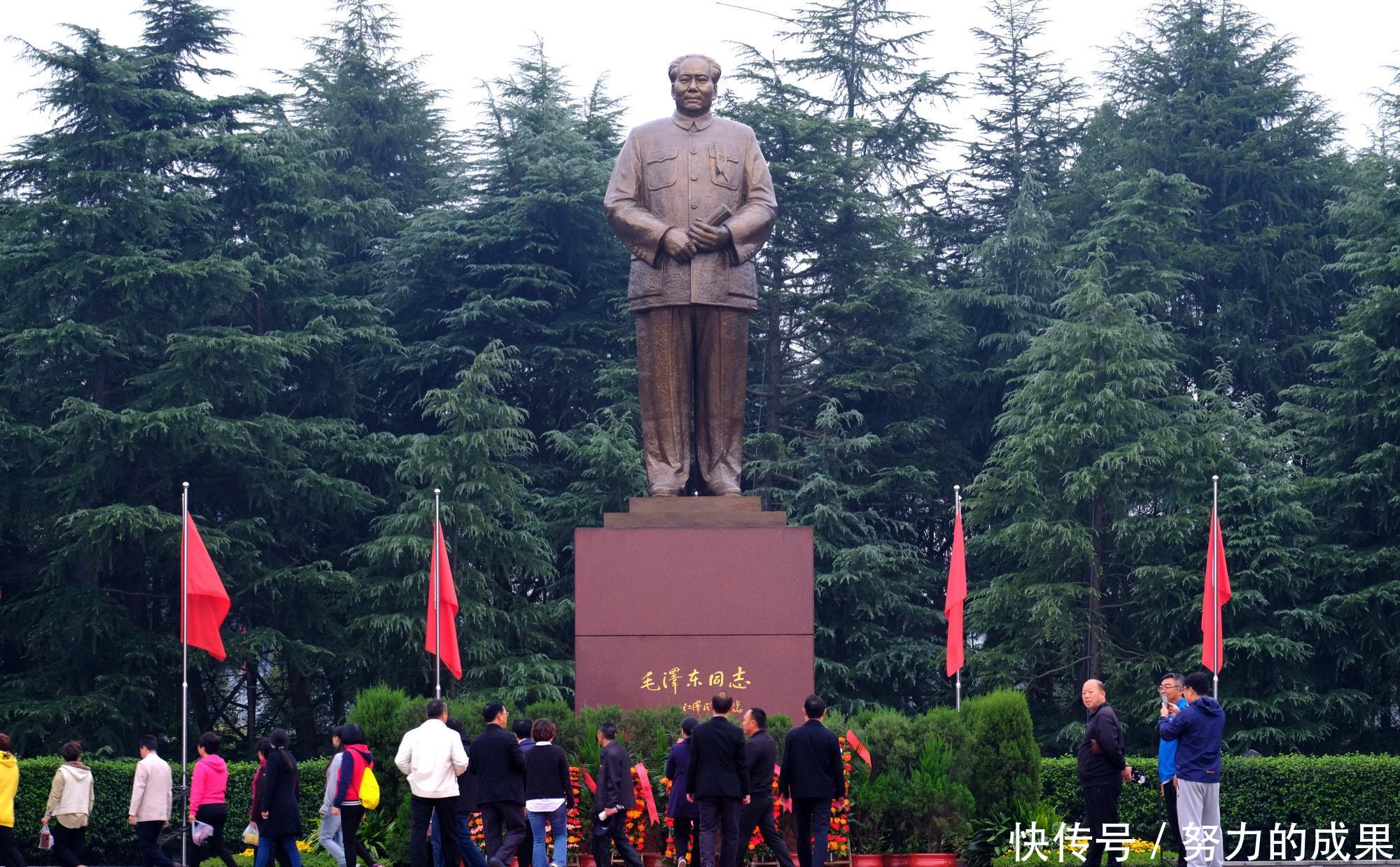  铜像|湖南：湘潭韶山冲成圣地，主席家乡屹立铜像俯看苍生