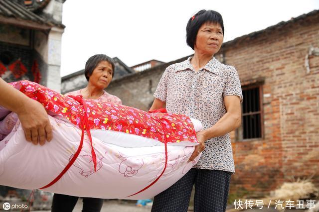 继天价彩礼之后，农村结婚又有了新标准，男方要有三边一响