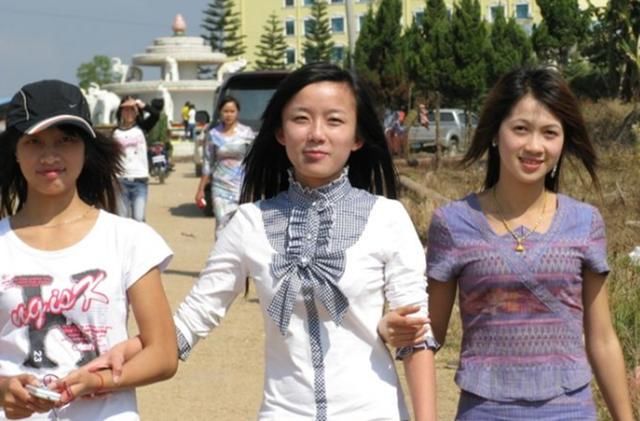 世界上第二个中国？讲中文吃中餐还用人民币，连手机号都是移动
