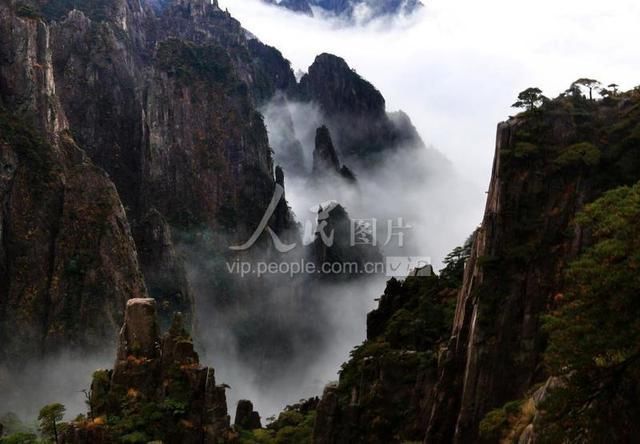 安徽黄山：云海弥漫如仙境