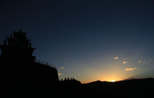 世界最大的藏传佛学院，领略震撼的藏传佛教魅力