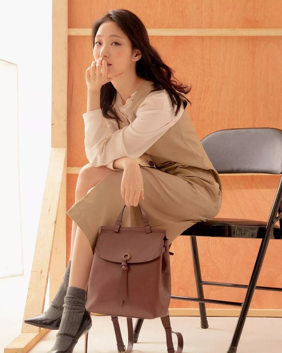 入秋这两个颜色穿在一起=很贵!