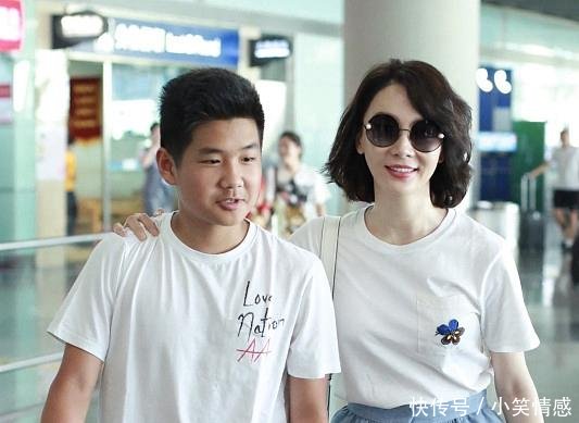 41岁陈数也太年轻了吧，一身清新装扮现身，与儿子同框竟像姐弟