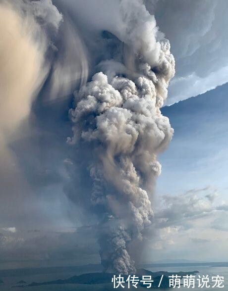 塔阿尔火山喷发前