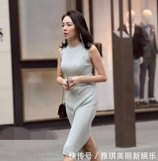 『凸显出』街拍:高挑的美女真会穿,紧身裙凸显出火辣身材!