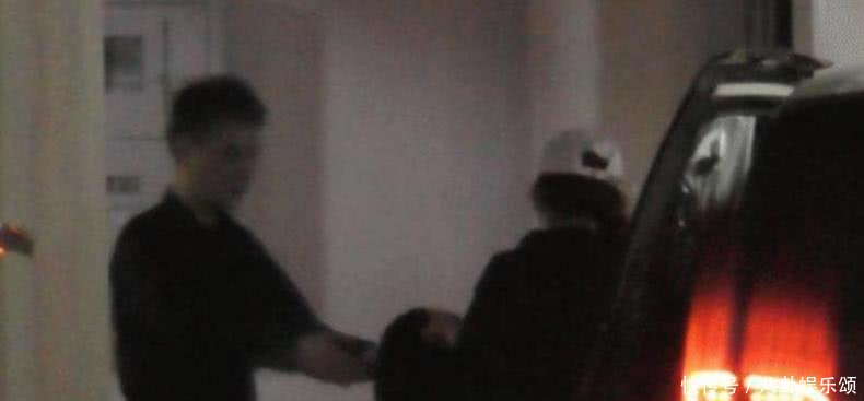 赵丽颖被曝停工怀孕三个月, 工作人员否认, 粉丝大怒