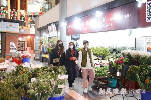  『春天』市民走出家门 去上海最大花市把春天带回家