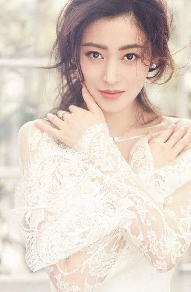  『感觉』都说穿蕾丝有女人味，为啥你却穿出其它感觉，问题多半出在搭配上