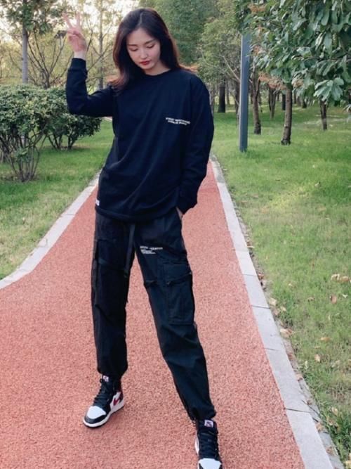  [时髦感]我终于信了，原来女生这样穿AJ才“最潮”，男生看了都自愧不如