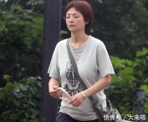 「难以」54岁的叶子楣淡出娱乐圈如今难以认出,美人终究有迟暮的那天