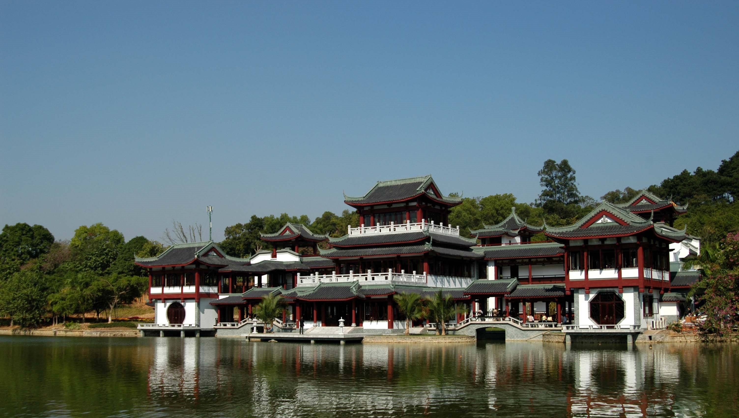 国内最不宜居住的城市，工资2500，房价25000，谁住得起？