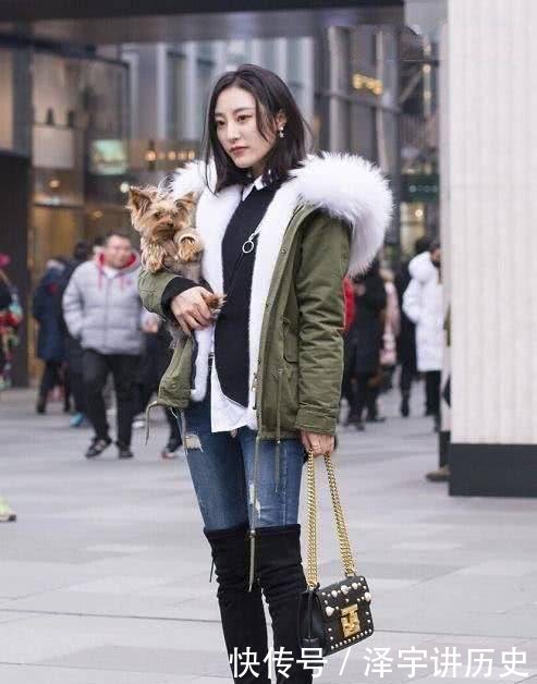  「优雅的姿」它可以衬托出你精致的腿部线条, 牛仔裤阔腿裤可以完美地解释你的身材