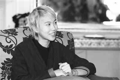 窦靖童审美跑偏，红毯上裤子迷之尴尬，网友：王菲也不敢这么穿！