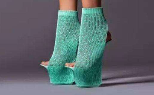 女星穿出的奇葩鞋, 王珞丹的“瓢鞋”骗了80%人的眼睛, 最后一个