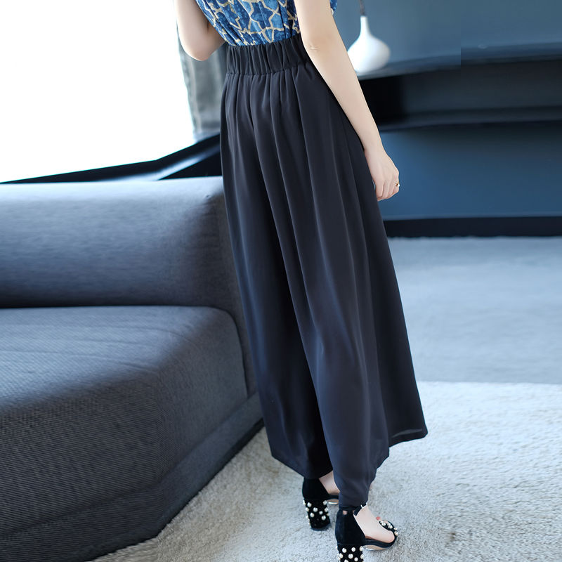 萝卜裤早过时了，丑!新出炉的“阔腿裤”，时髦洋气，显瘦超减龄