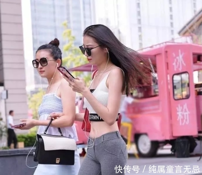 夸张|街拍:毫不夸张地说,这才是百里挑一的真女神!