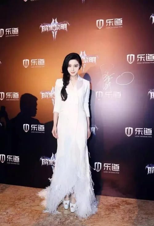 不妨：春天穿“裙子”时尽量别配这4双鞋，显矮又显胖，不妨试试另外2种