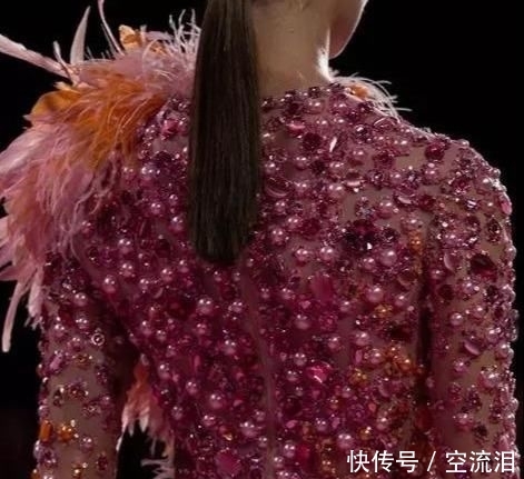  『扑来』窝在家即使穿着睡衣，隔着屏幕也能感受到时尚扑来的气息！