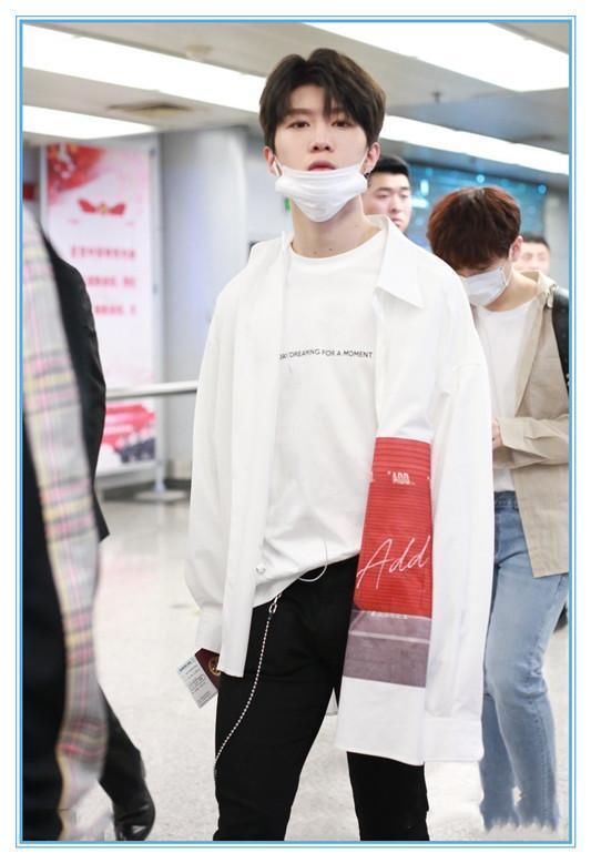 范丞丞疯了吧！这种发色也敢往头上染，网友：幸好你姐是范爷！