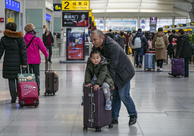  中青网见习记者■现场直击2020春运首日
