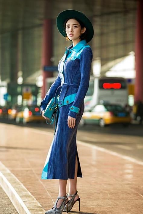 有一种鞋叫唐艺昕的高跟鞋，不仅时髦，网友:不是一般人能穿的!