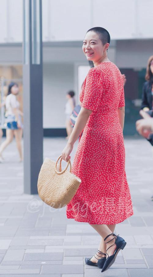 街拍：十张最新出炉的三里屯街拍，时尚、精彩、有看点