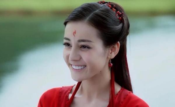 热巴疑似公布恋情，男方喊话：这次我不会走了，网友：撒狗粮