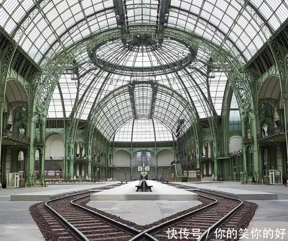 「旅程」搭乘 CHANEL 巴黎皇宫火车,开启通往新时代的旅程