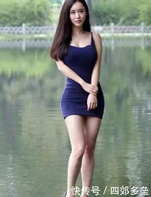 街拍：夏天太热，小姐姐个个穿了懒人包臀裙，简单又显大个身材