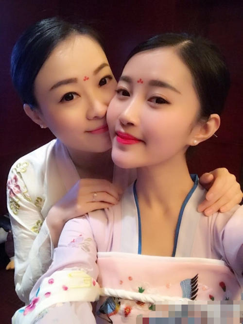 飞机上，为什么要求空姐一直穿裙子，看完这些你就明白了