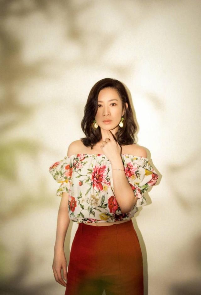 女人就是要跟余诗曼一样，貌美如花，和女汉子say拜