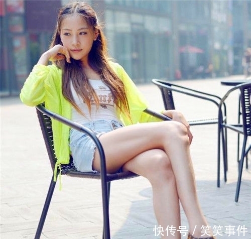 【 感觉】仙女般的气质,让人心动的感觉,街拍:温文儒雅的小姐姐