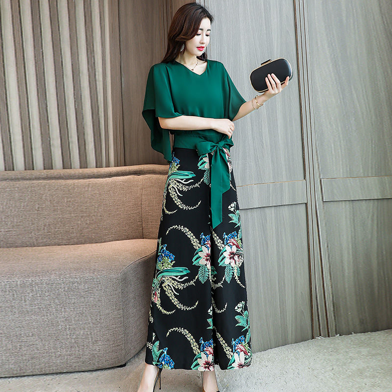 想不到竟这么迷人，美的我一愣一愣，因阔腿裤套装美的搭配