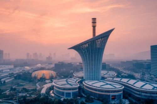  誉为@曾经的首个直辖市：被誉为“东方芝加哥”，如今却已被成都