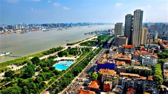 中国最“不可思议”的两个省会，其他省内城市加起来，都比不过!