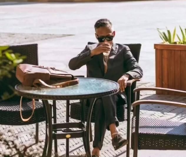 江苏大爷刘胜40年如一日坚持健身，如今成网红，参加米兰时装周！