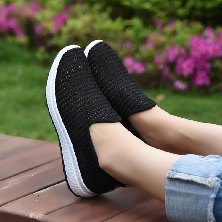 刚知道，这种鞋叫:软秋鞋，久穿不累忒养脚，老妈一下买3双