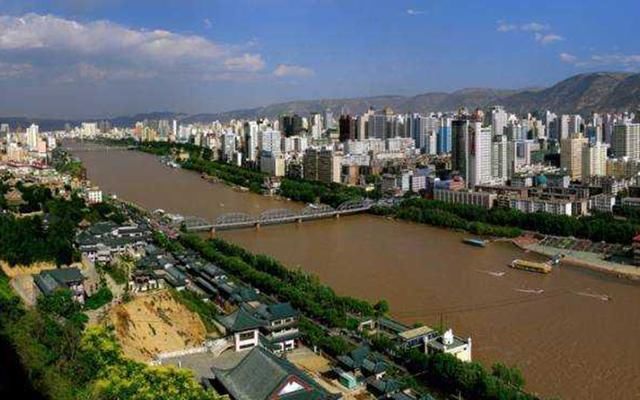 中国八个瘦成一道闪电的城市，人家市区是大饼，他们狭长呈带状!