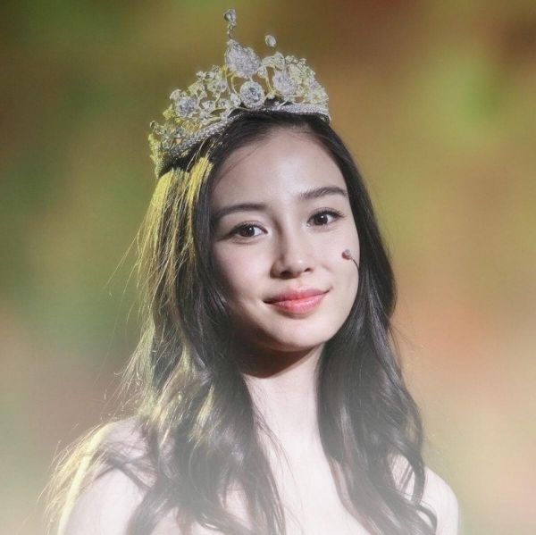 网传Angelababy餐厅没收路人手机 baby方澄清:纯属子虚乌有!