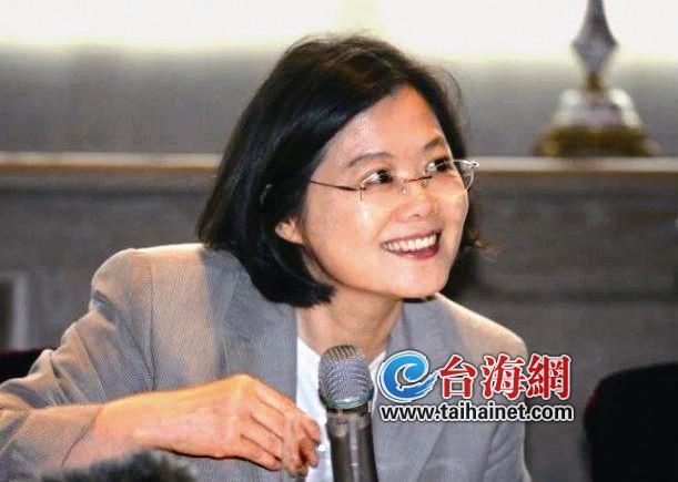 蔡竟欢迎英国到南海“搞事” 台湾民众：人家都欺压到你头上，还