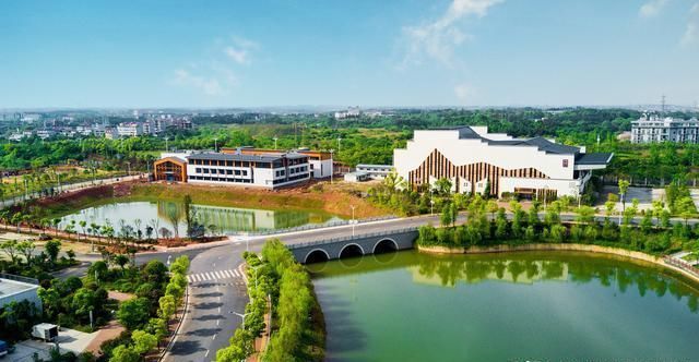 这座国内绝佳的“养老城市”，却被外来人口把房价推高了