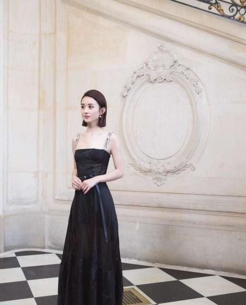 赵丽颖短发黑裙迷人又复古,baby大秀性感好身材!