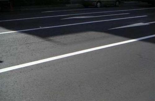 日本公路平平整整，中国公路却满是大小补丁？了解后，难以相信