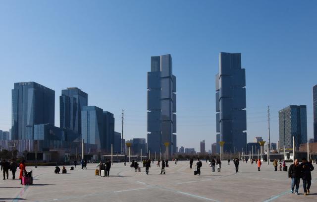 中国发展最迅速的三个城市，深圳、重庆上榜，还有一个很难猜