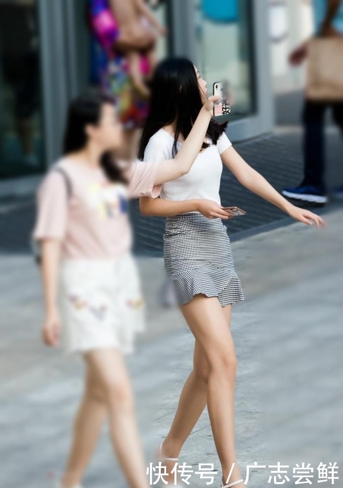 配长|街拍 短裙配长腿, 这种fell你可hold住