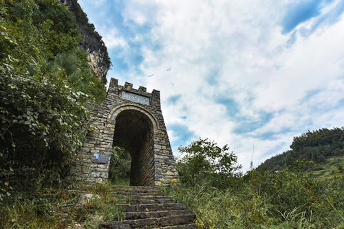 经过亿万年形成，曾是最适合人居住的神秘峡谷，令人震撼