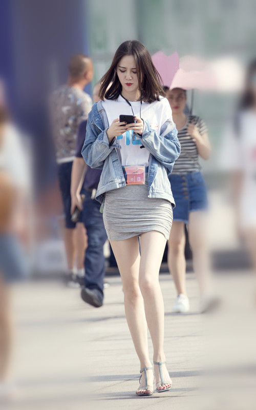 街拍路人，打扮时尚前卫的路人，总是能轻松成为众人的焦点