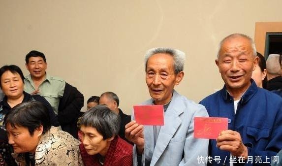 今年,农村的厕所改革将会继续,老年人补贴标准将提高！